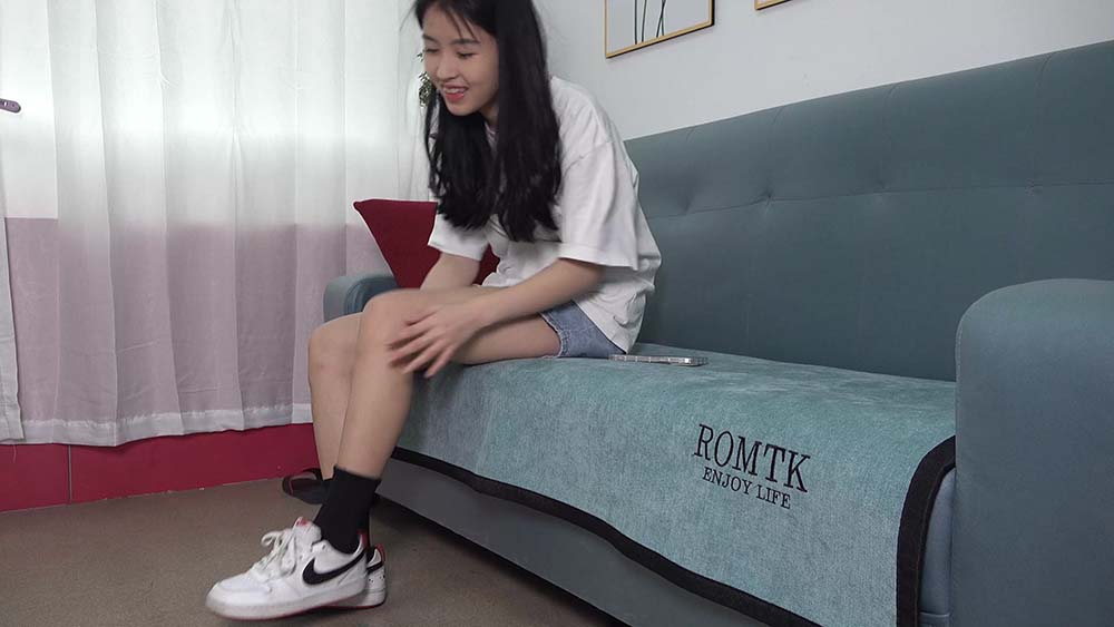 Pary摄影视频 009 大美女秀婷脱掉鞋袜展示36码小嫩脚 Pary摄影-第2张