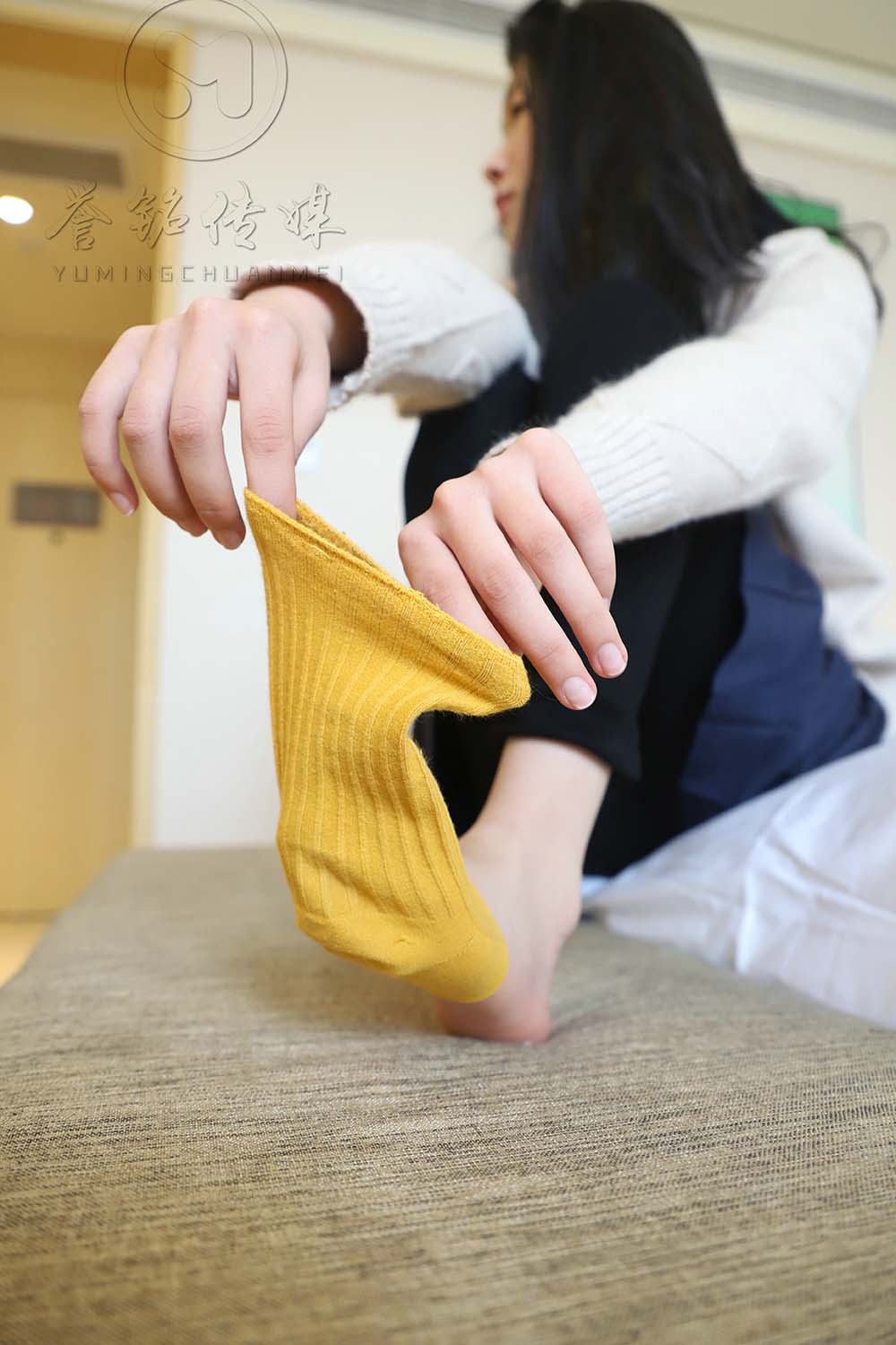 [誉铭传媒]袜足摄影 2019年 NO.015 黄棉袜裸足 YMCM誉铭传媒-第2张