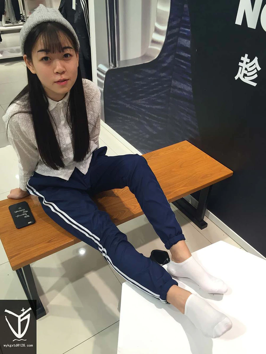 [YJ街拍]001 商场帆布鞋棉袜 YJ街拍-第1张