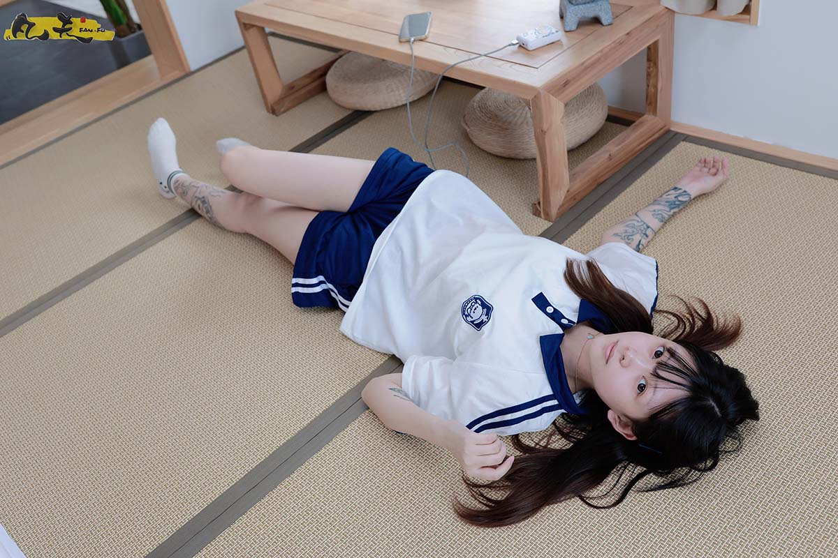 凡夫摄影 NO.0003 – 纹身美少女小恩原味棉袜裸足 FFSY凡夫摄影-第1张