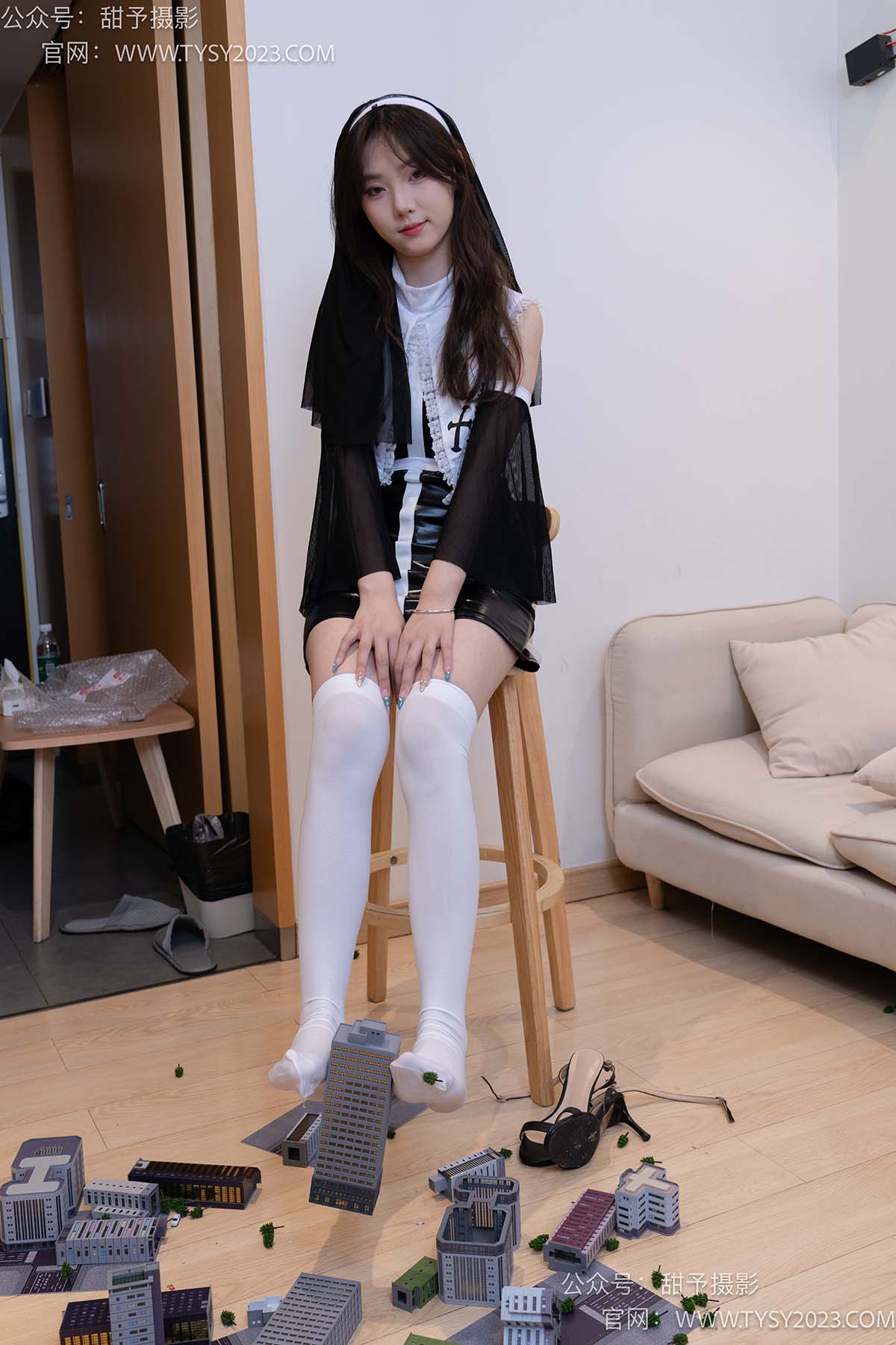 甜予摄影 NO.044 璇璇-修女服、高跟凉鞋、过膝白丝、小人国剧情 TYSY甜予摄影-第1张