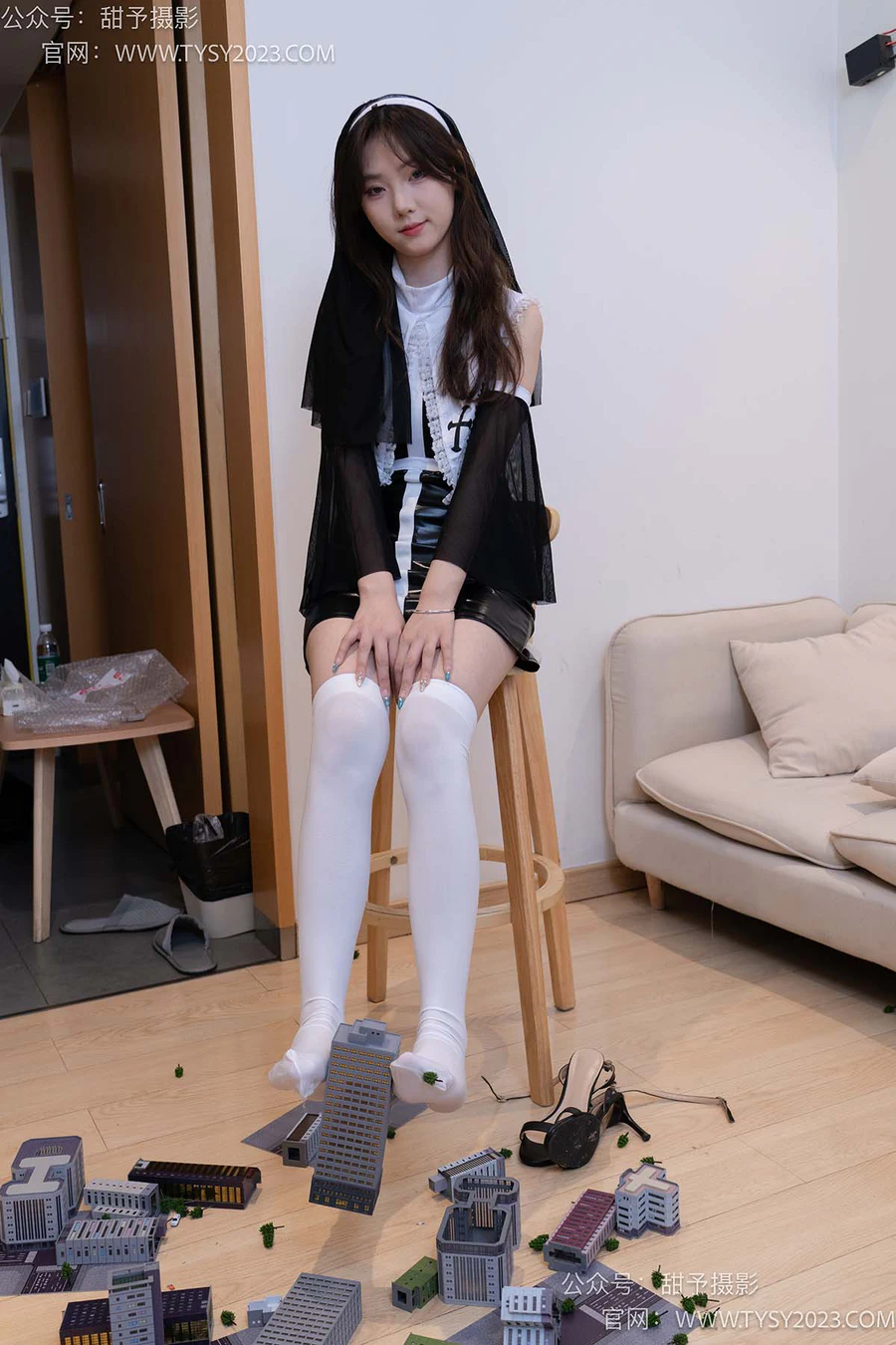甜予摄影 NO.044 璇璇-修女服、高跟凉鞋、过膝白丝、小人国剧情 TYSY甜予摄影-第1张