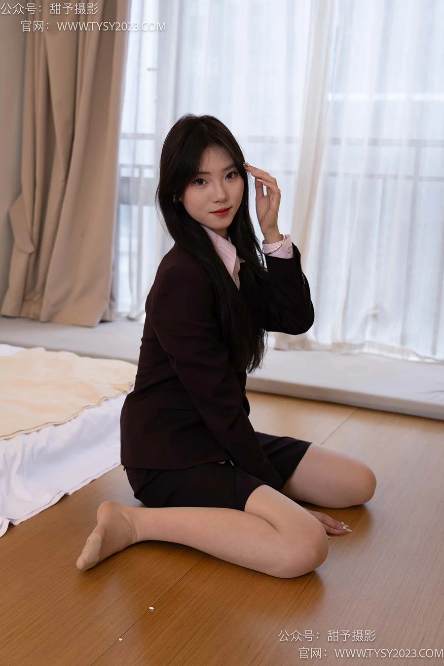 甜予摄影 NO.033 璇璇-银行制服、皮鞋、肉丝 TYSY甜予摄影-第2张