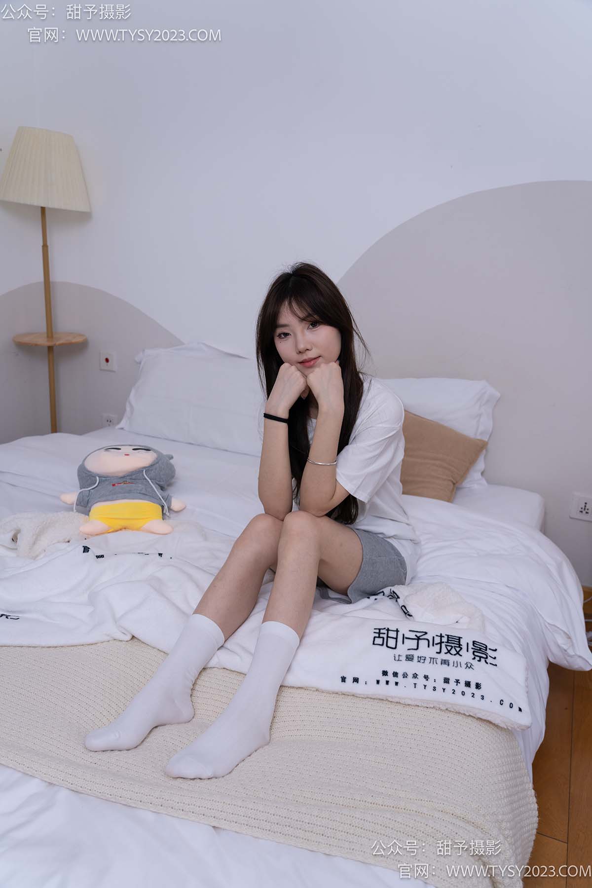 甜予摄影 NO.062 璇璇-板鞋、白棉袜、踩蜡笔小新玩偶剧情 TYSY甜予摄影-第1张