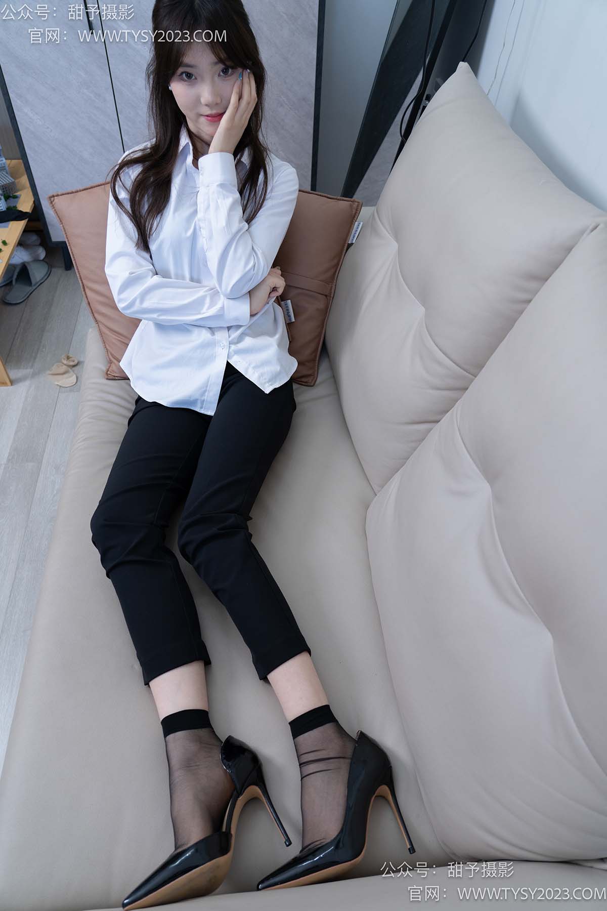 甜予摄影 NO.059 璇璇-OL制服、高跟鞋、薄绿丝、短肉丝短黑丝、裸足 TYSY甜予摄影-第2张