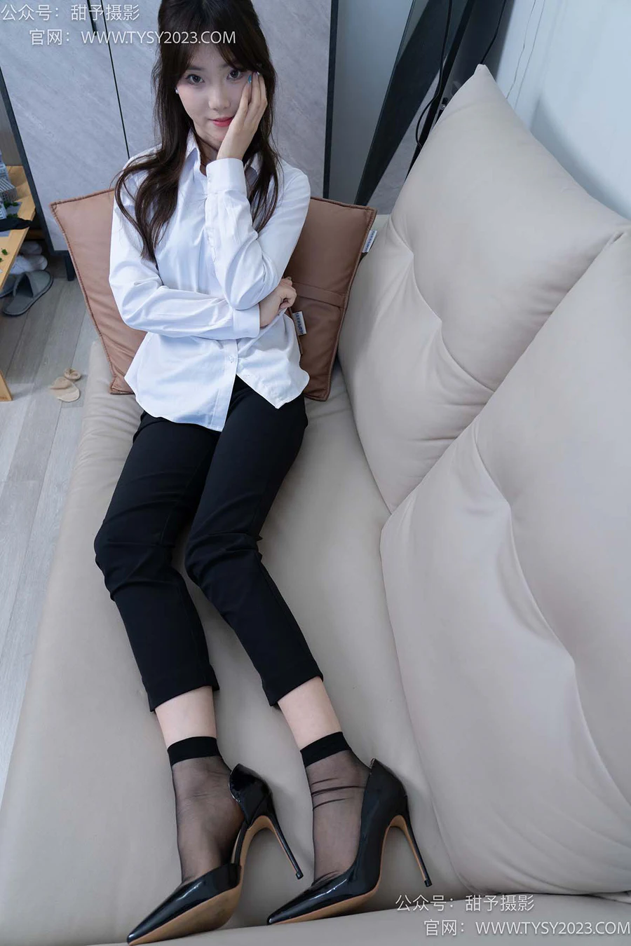 甜予摄影 NO.059 璇璇-OL制服、高跟鞋、薄绿丝、短肉丝短黑丝、裸足 TYSY甜予摄影-第2张