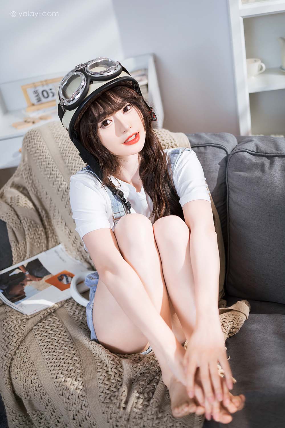 [YALAYI雅拉伊]2023.05.12 NO.1032 穿吊带牛仔裤的少女 小亭 YALAYI雅拉伊-第2张