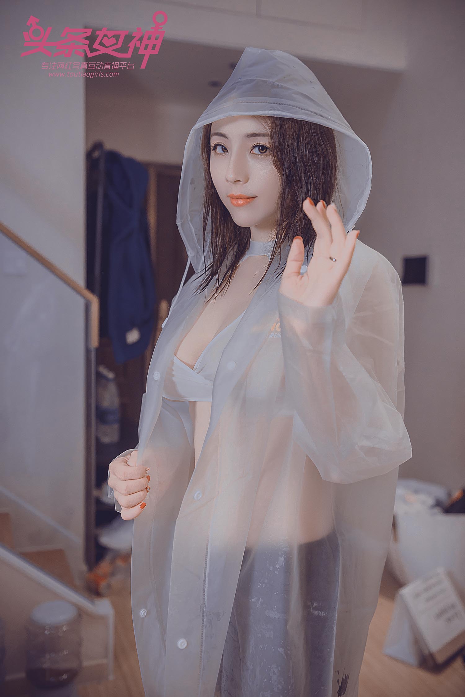 [TouTiao头条女神]2018.04.18 迪爱儿 雨衣修水 TouTiao头条女神-第1张