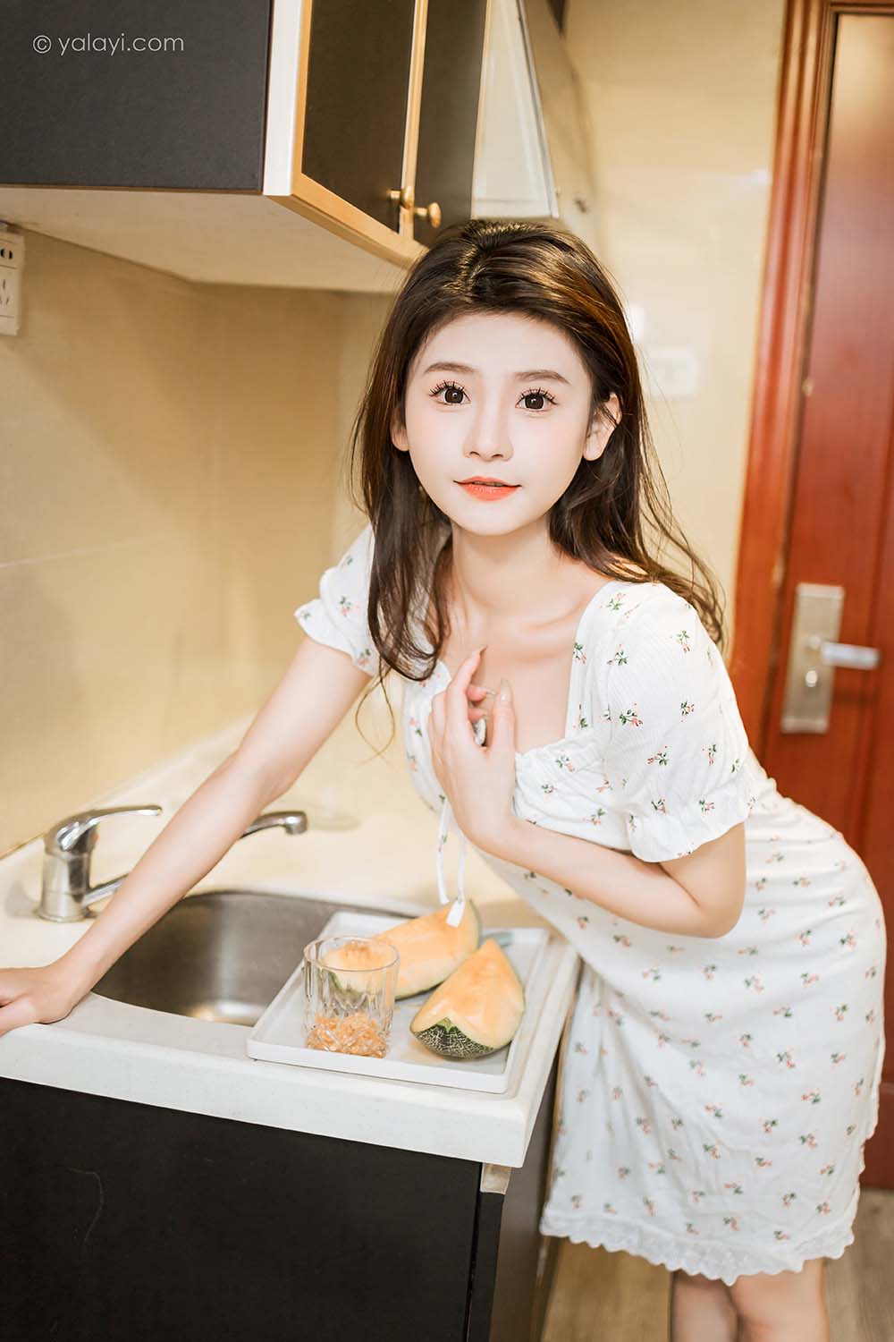 [YALAYI雅拉伊]2023.05.05 NO.1028 请你吃瓜 若婷 YALAYI雅拉伊-第1张