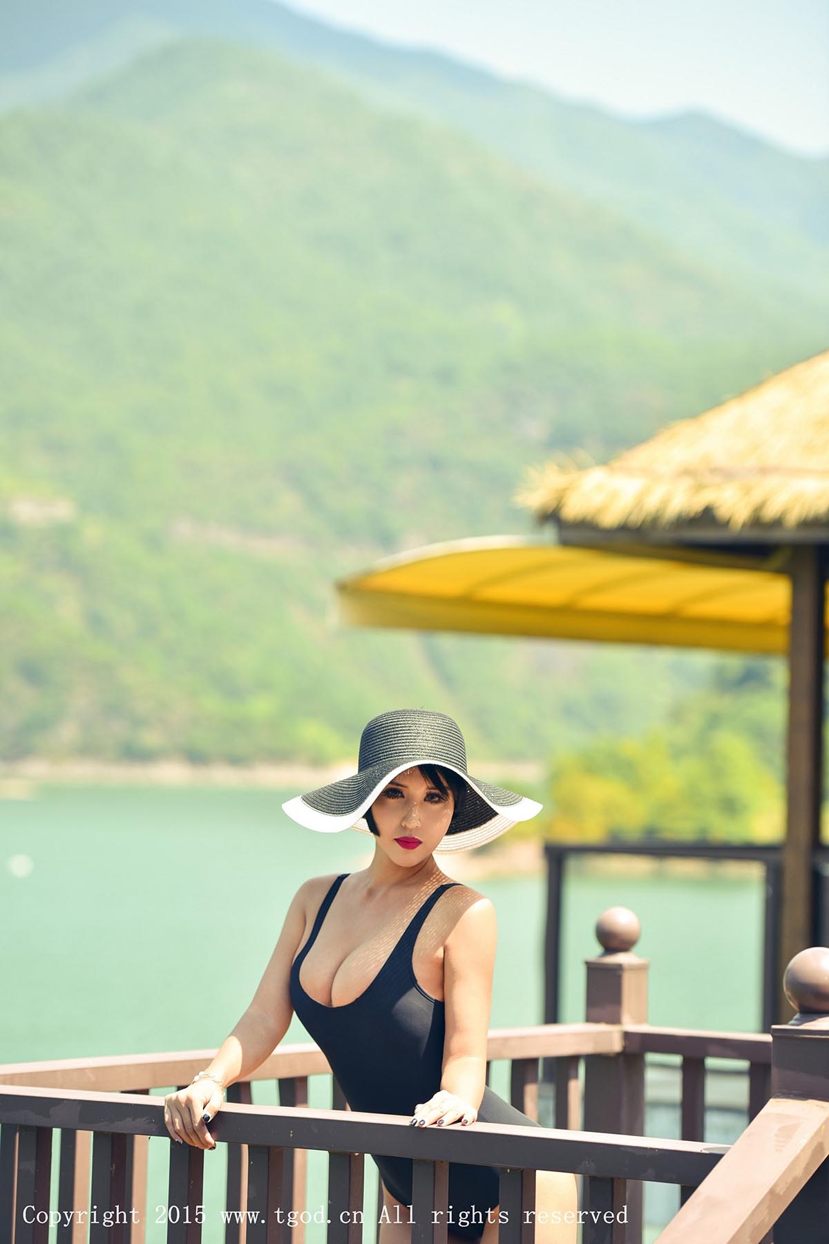 [TGOD推女神]2015.09.28 云曼旅拍 娜依灵儿 第三刊 TGOD推女神-第1张