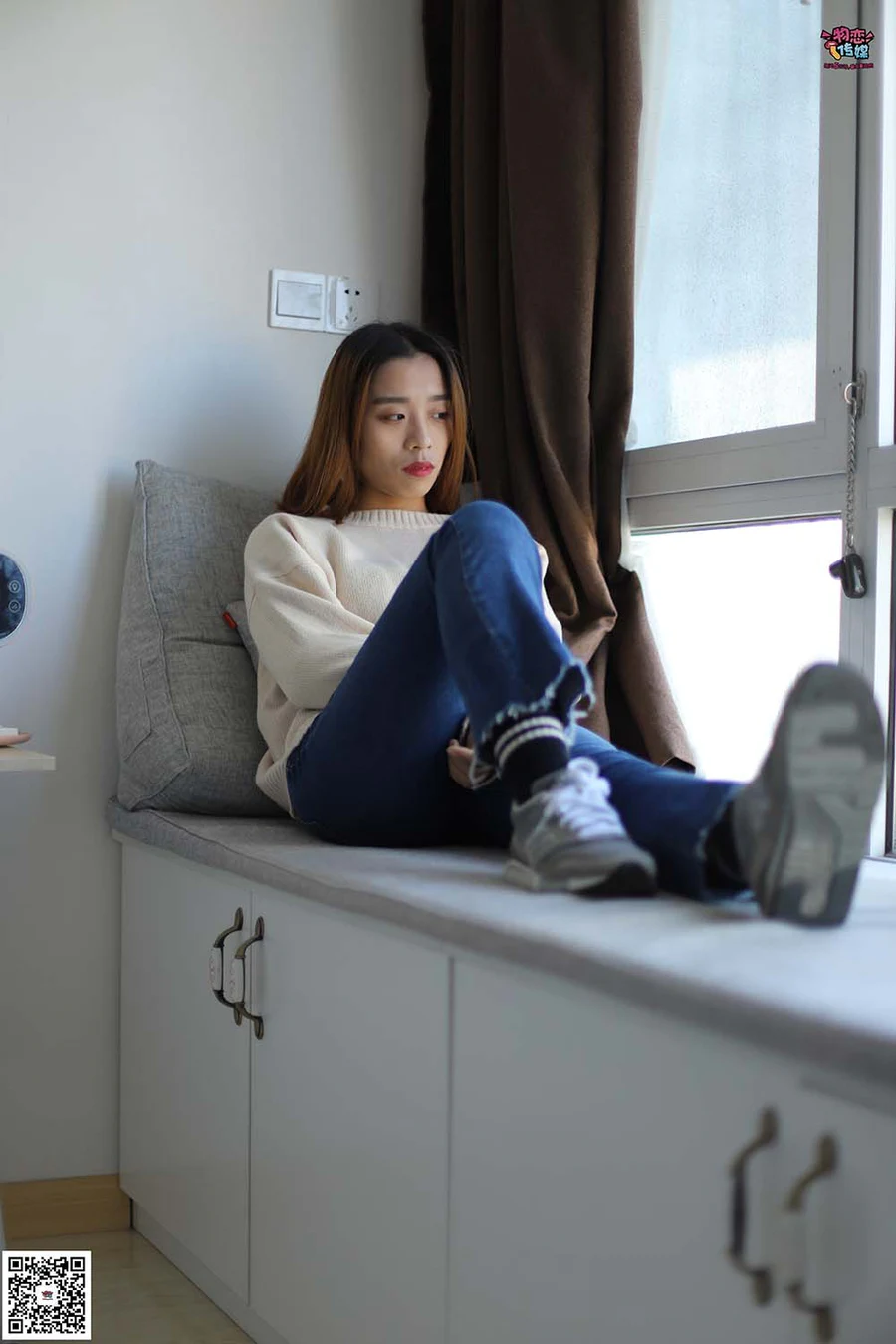 物恋传媒 NO.006 可爱的大二小姐姐来啦，黑白棉袜加丝袜哦 WLCM物恋传媒-第1张