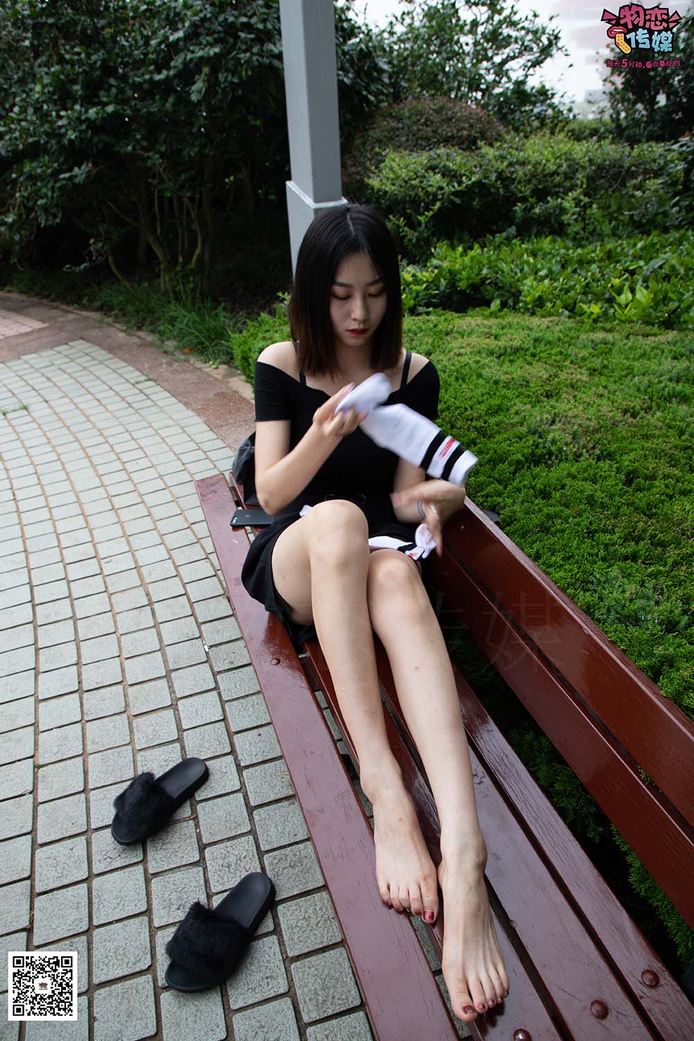 物恋传媒 NO.030 剑眉星目,烈焰红唇,御姐范美女与可爱棉袜的反差萌 WLCM物恋传媒-第2张