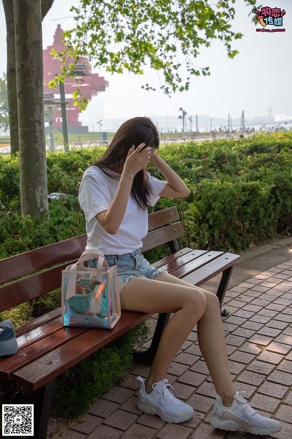 物恋传媒 NO.022 美,从未如此简单.白色复古跑鞋搭配短筒白棉袜和船袜 WLCM物恋传媒-第1张