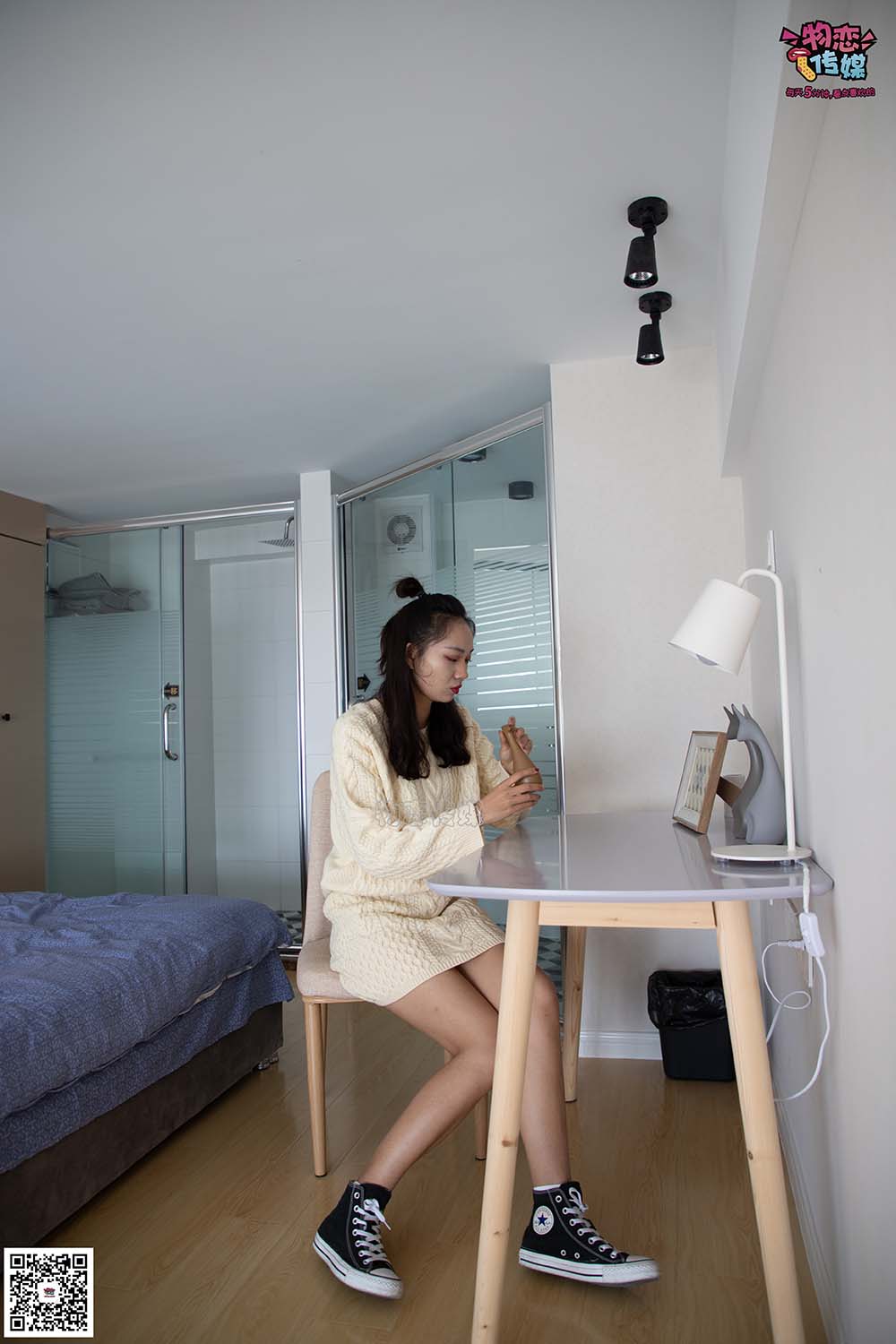 物恋传媒 NO.060 匡威,永恒不灭的原创力,配白色棉袜,经典 WLCM物恋传媒-第1张