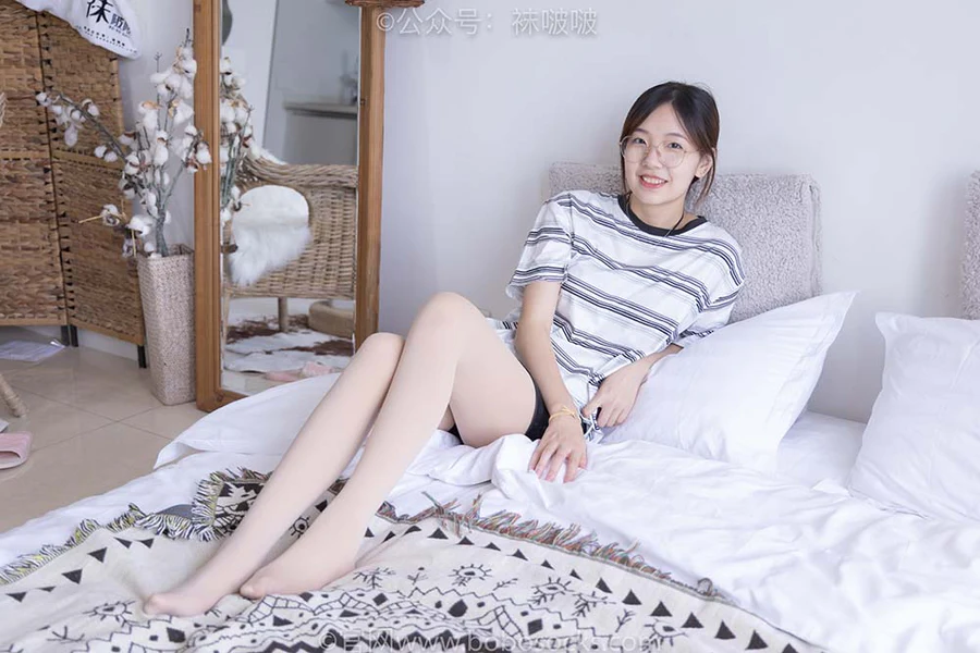 [BoBoSocks袜啵啵]NO.029 小甜豆-平底鞋、厚黑丝、厚肉丝、踩饼干剧情 BoBoSocks袜啵啵-第2张