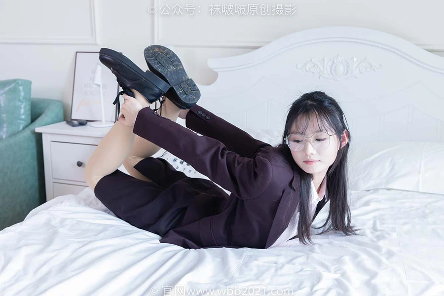 [BoBoSocks袜啵啵]NO.362 甜甜圈-两双皮鞋、厚肉丝、厚黑丝、ol制服 BoBoSocks袜啵啵-第1张