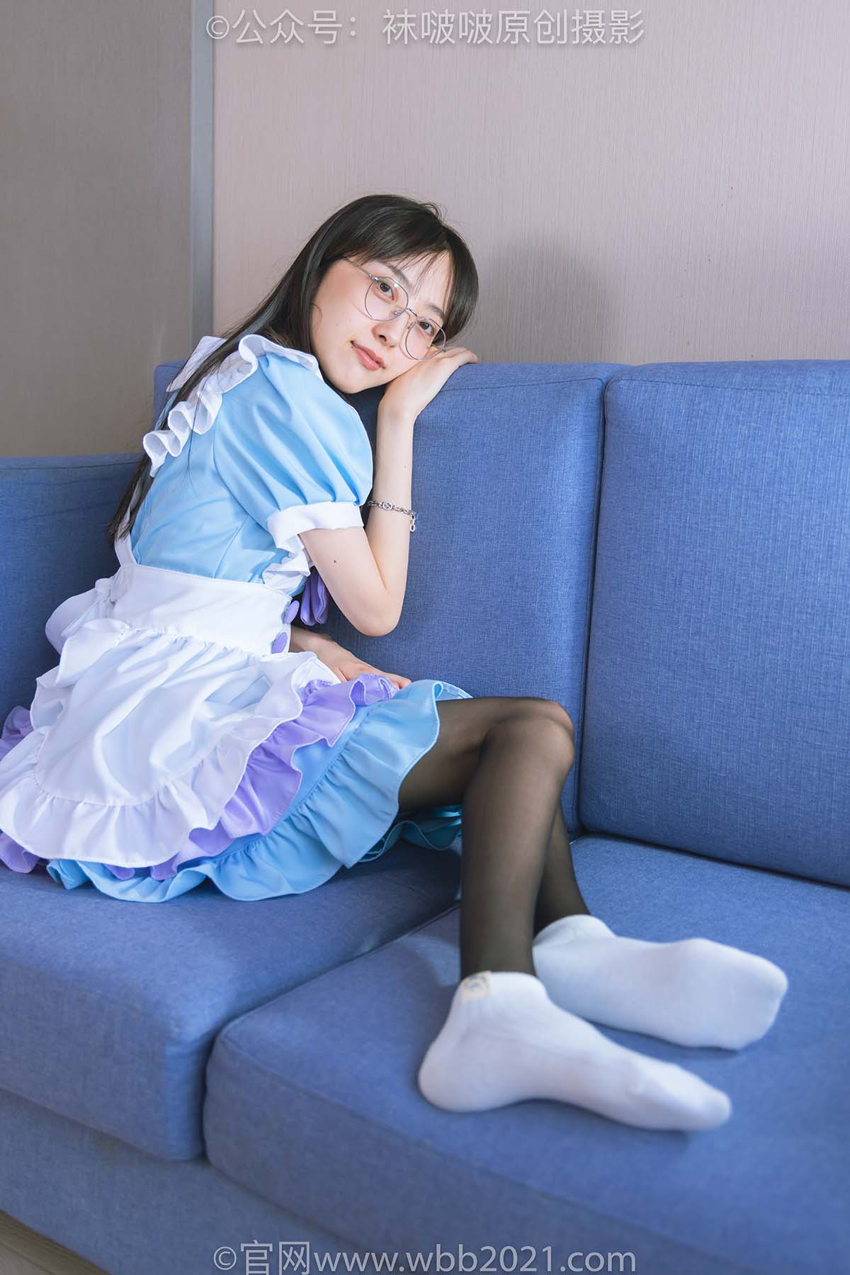 [BoBoSocks袜啵啵]NO.437 稚予-女仆装、人字拖、薄黑丝、白棉袜、裸足 BoBoSocks袜啵啵-第1张