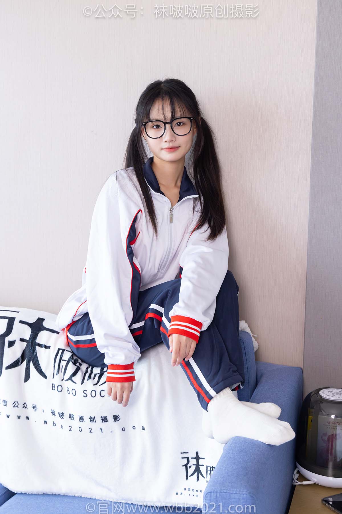 [BoBoSocks袜啵啵]NO.458 甜甜圈-板鞋、白棉袜、肉丝、校服裤里丝 BoBoSocks袜啵啵-第1张