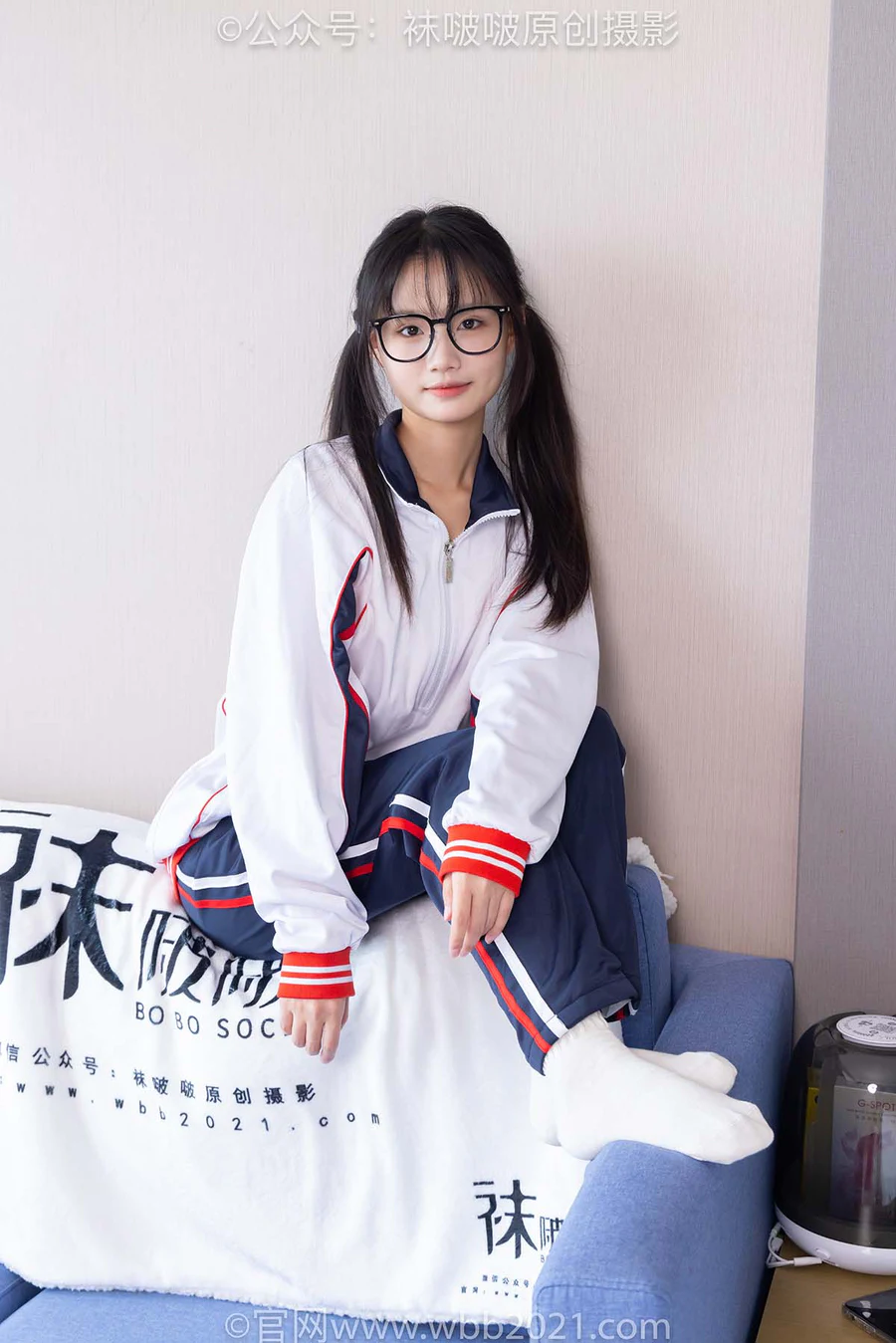 [BoBoSocks袜啵啵]NO.458 甜甜圈-板鞋、白棉袜、肉丝、校服裤里丝 BoBoSocks袜啵啵-第1张