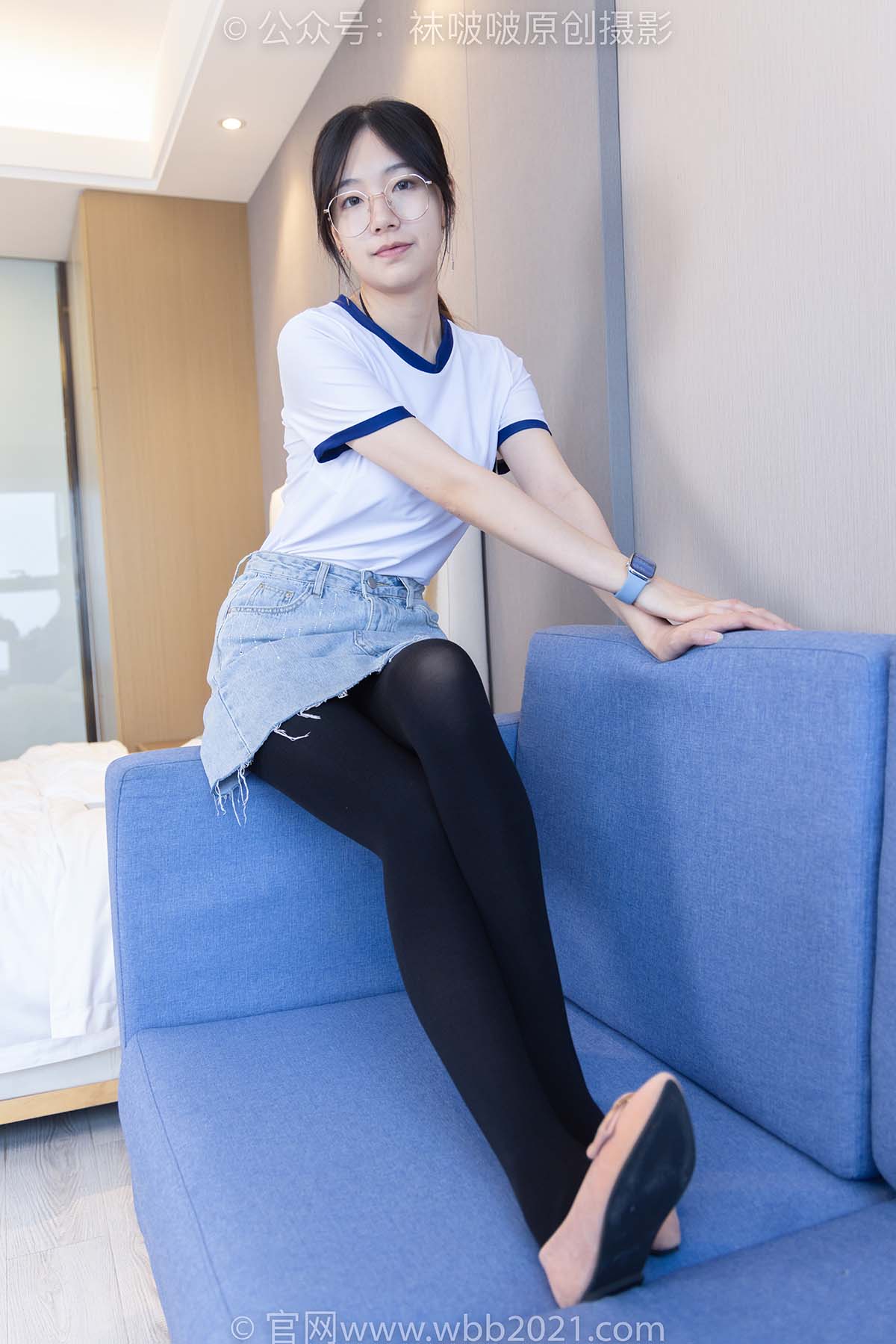[BoBoSocks袜啵啵]NO.447 小甜豆 平底鞋、厚黑丝、踩方便面、圣女果、橘子、巧克力蛋糕剧情 BoBoSocks袜啵啵-第1张