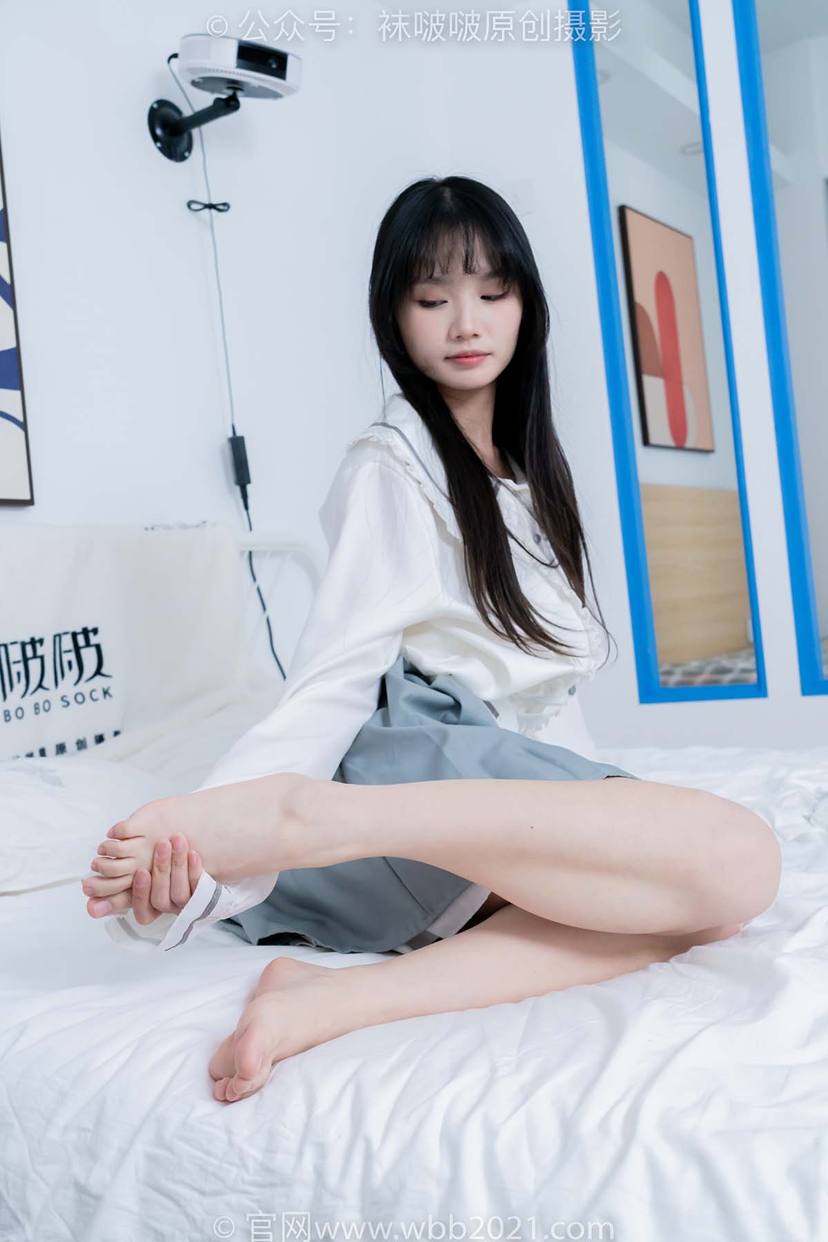[BoBoSocks袜啵啵]NO.468 甜甜圈-高跟凉鞋、厚白丝、裸足、丝袜和裸足踩蓝莓剧情 BoBoSocks袜啵啵-第1张