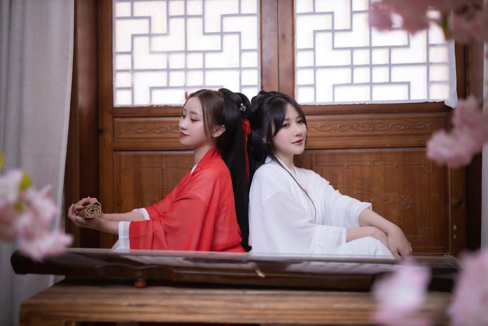秀人名模鱼子酱Fish内部私购未上架《双女古装剧情》写真 JPJX极品精选-第1张