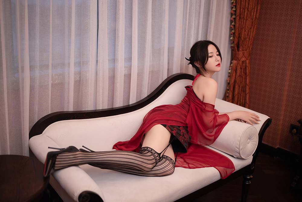 秀人名模鱼子酱Fish内部私购未上架《落叶有情》写真 JPJX极品精选-第1张