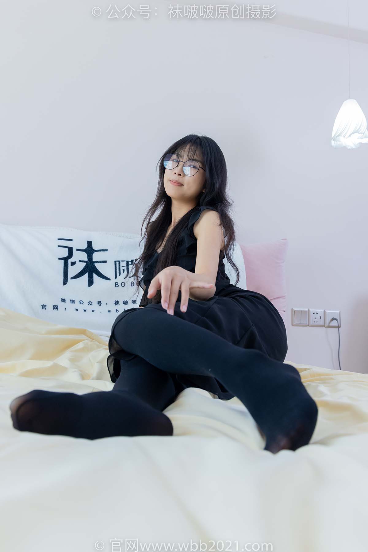 [BoBoSocks袜啵啵]NO.511 奶油-平底鞋、厚黑丝、做瑜伽动作时老头乐挠脚剧情 BoBoSocks袜啵啵-第2张