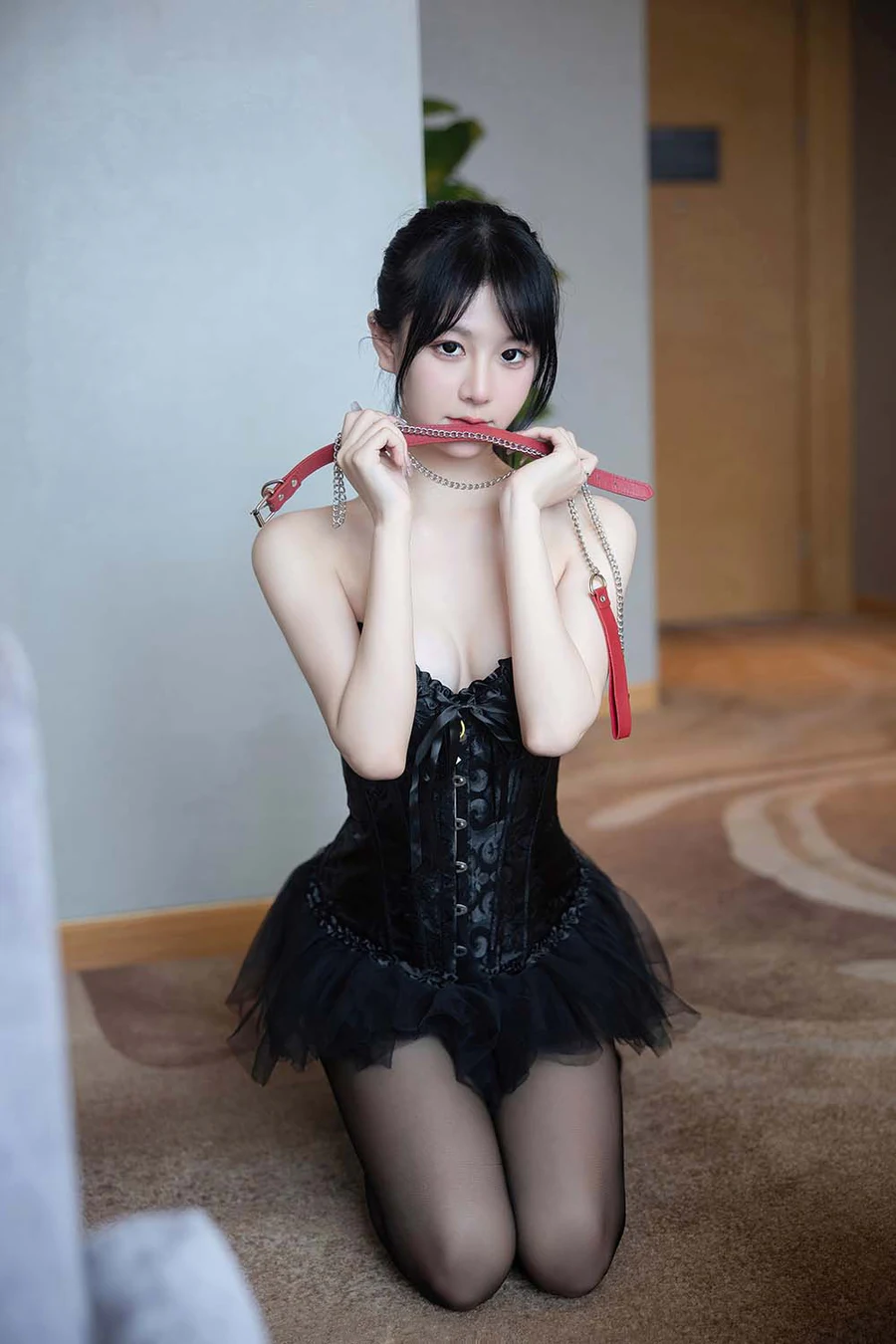 谢小蒽(幼幼) – 露肩礼裙 JPJX极品精选-第1张