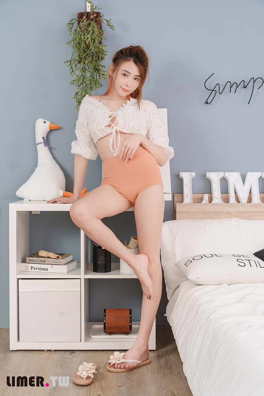 Limerence原创 NO.031 超美Aya台日混血魔鬼身材 夏日清凉裸足夹脚拖 Limerence-第2张