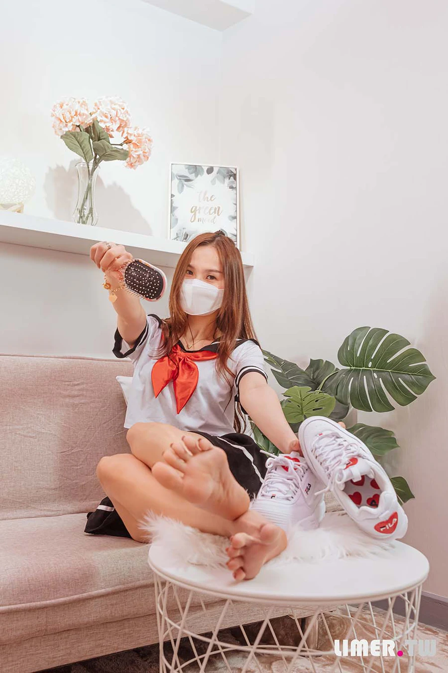 Limerence原创 NO.069 Cherry 哥哥下课突然检查 没洗脚就挠痒惩罚 Limerence-第2张