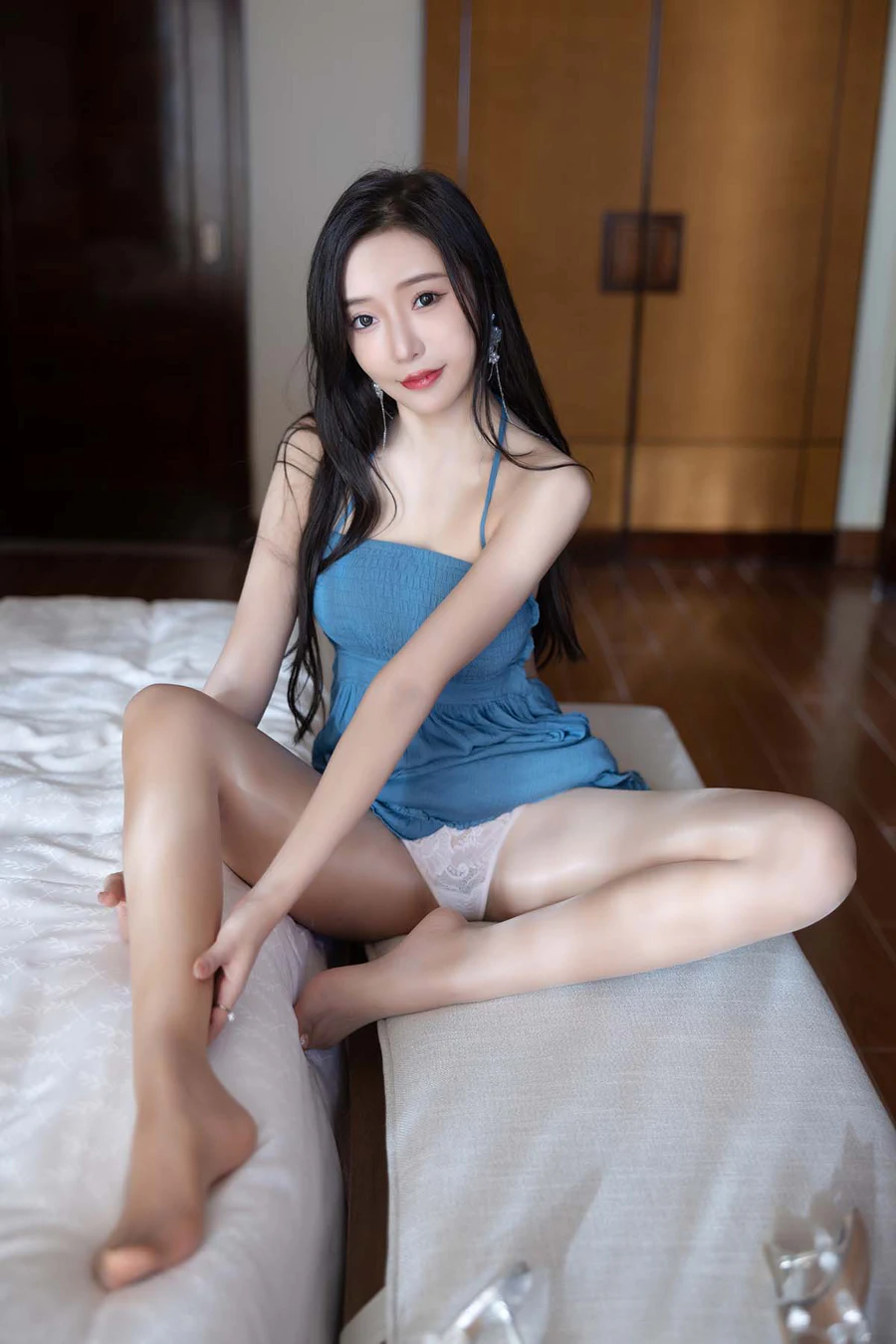 王馨瑶Yanni – 蓝色露背连衣裙 JPJX极品精选-第1张