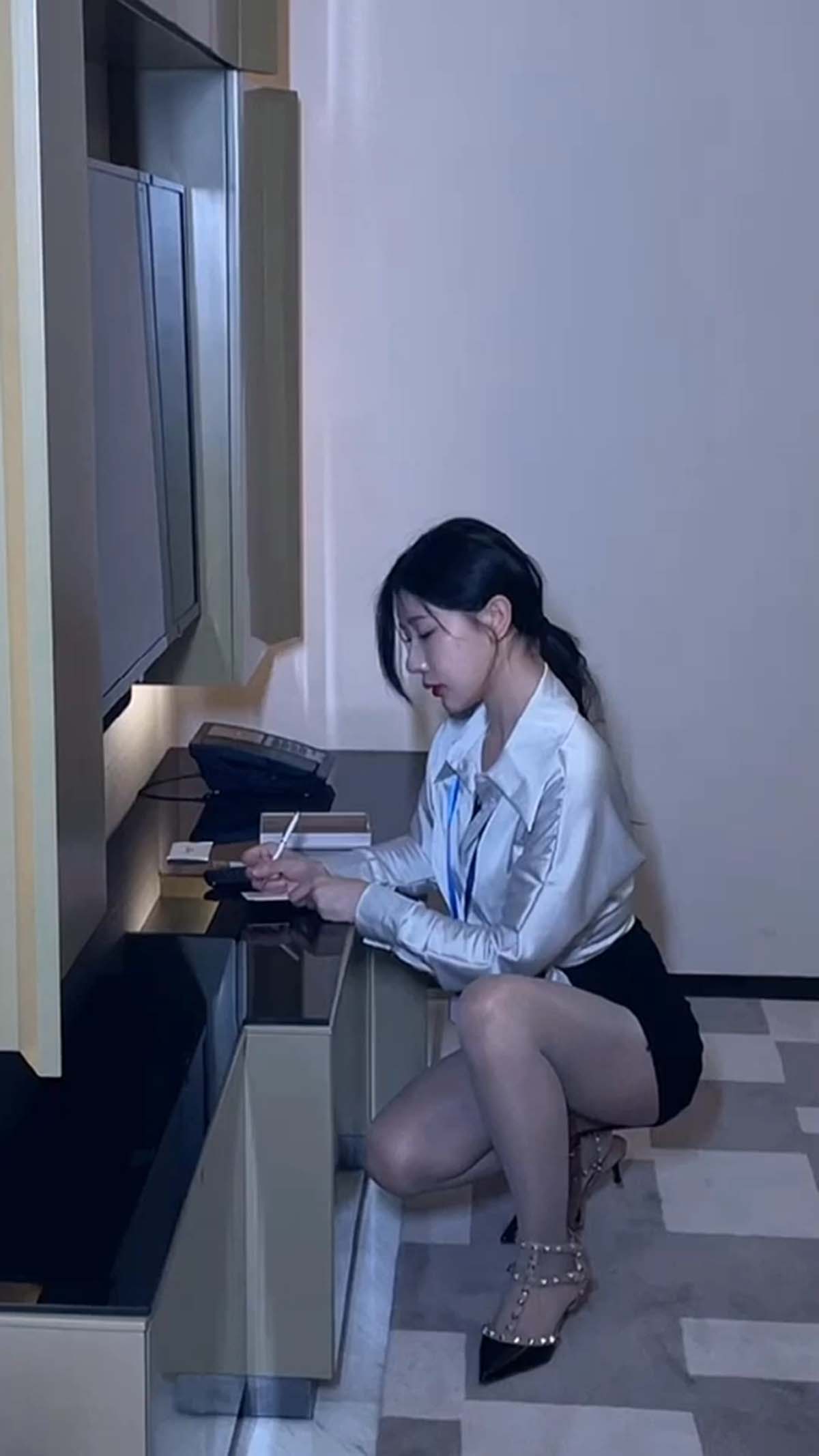尹甜甜 – 性感女秘书 JPJX极品精选-第1张