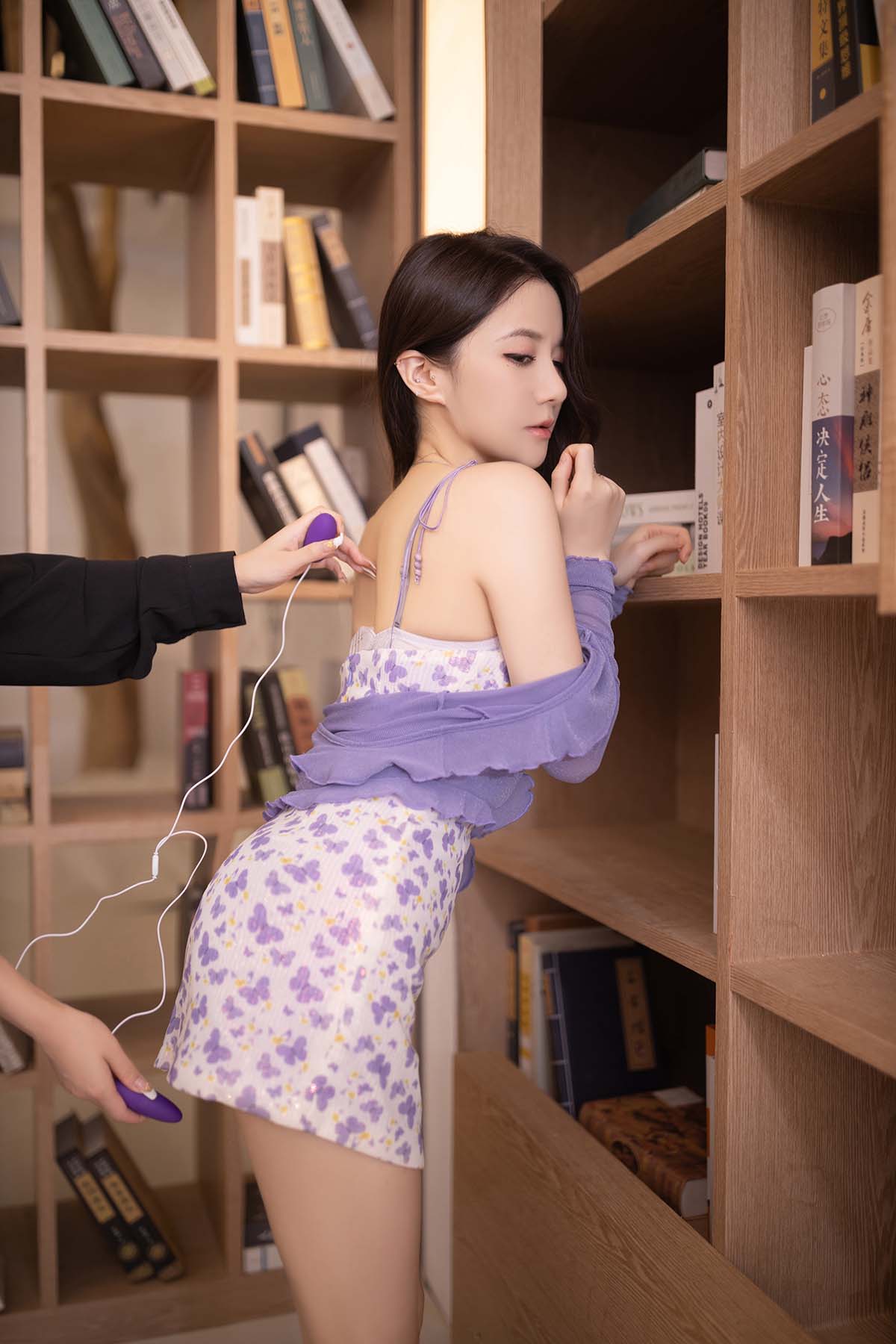 秀人名模鱼子酱Fish《情迷书屋》写真 JPJX极品精选-第1张