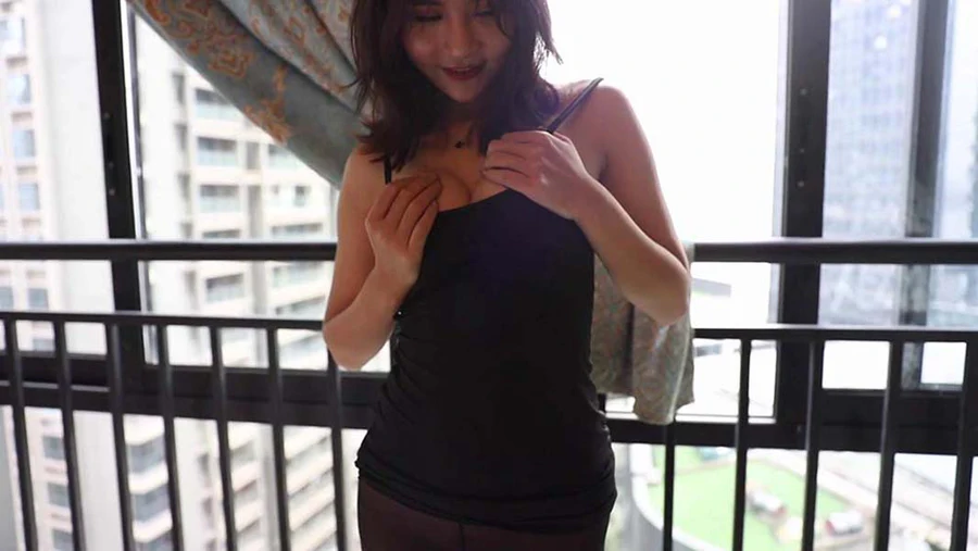 [HuaYang花漾]2018.10.25 VN.002 SOLO-尹菲 HuaYang花漾视频-第1张