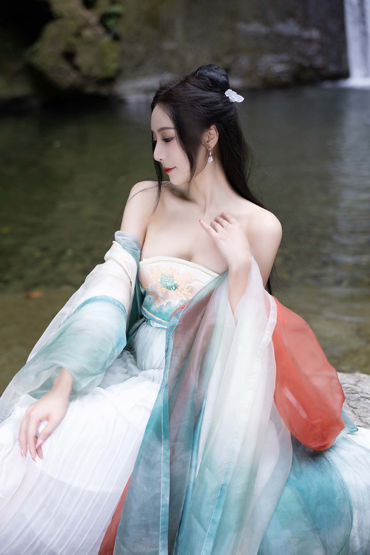 王馨瑶Yanni – 绿色古装-瀑布 JPJX极品精选-第1张