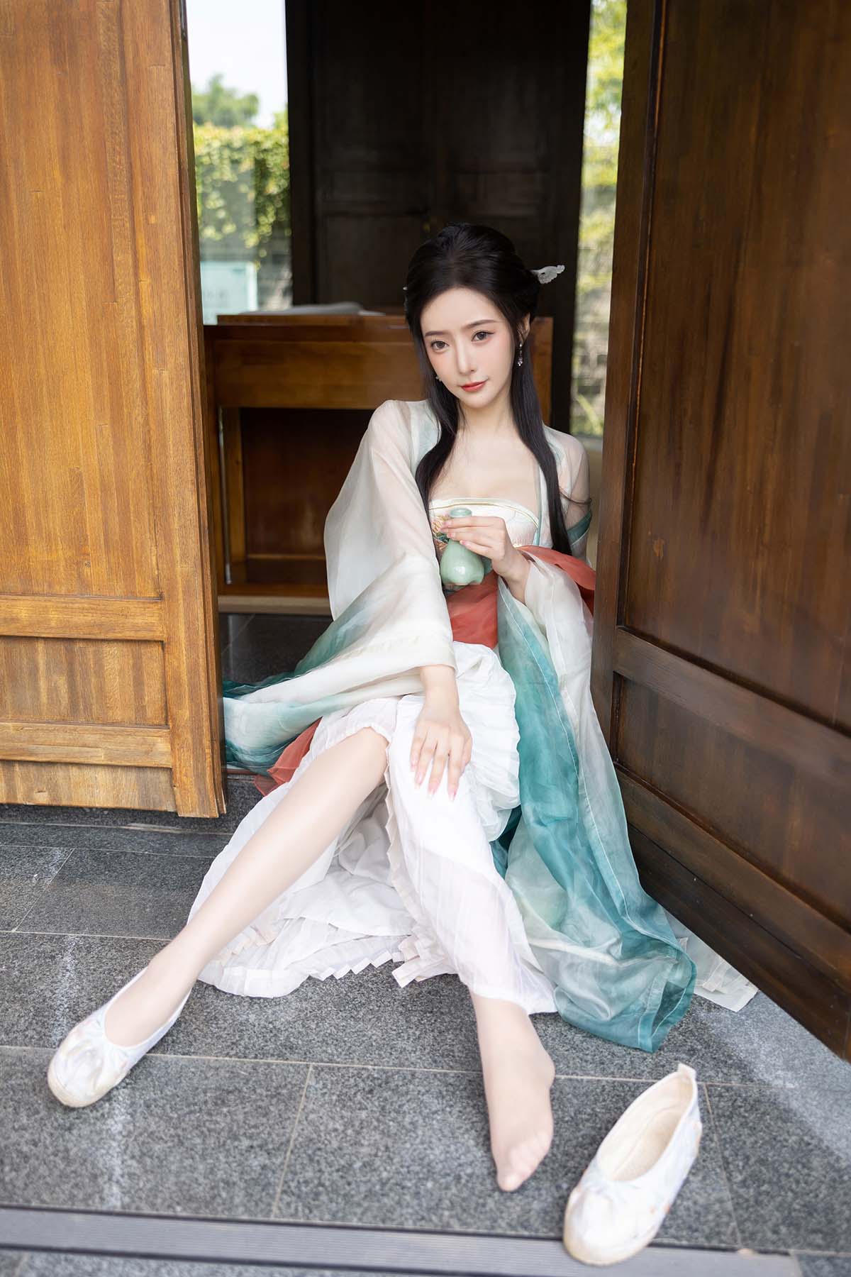 王馨瑶Yanni – 绿色古装-瀑布 JPJX极品精选-第2张