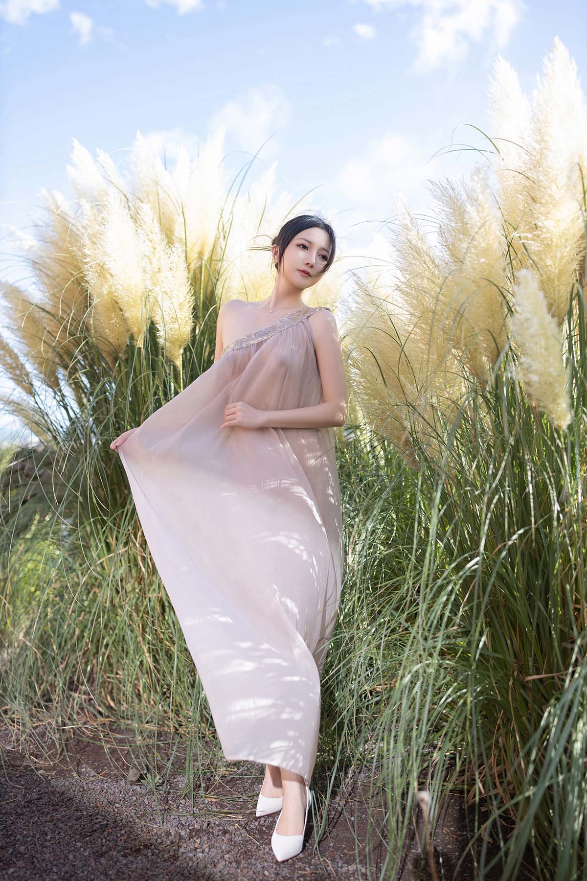 秀人名模鱼子酱Fish《抹胸芦苇女人》写真 JPJX极品精选-第1张