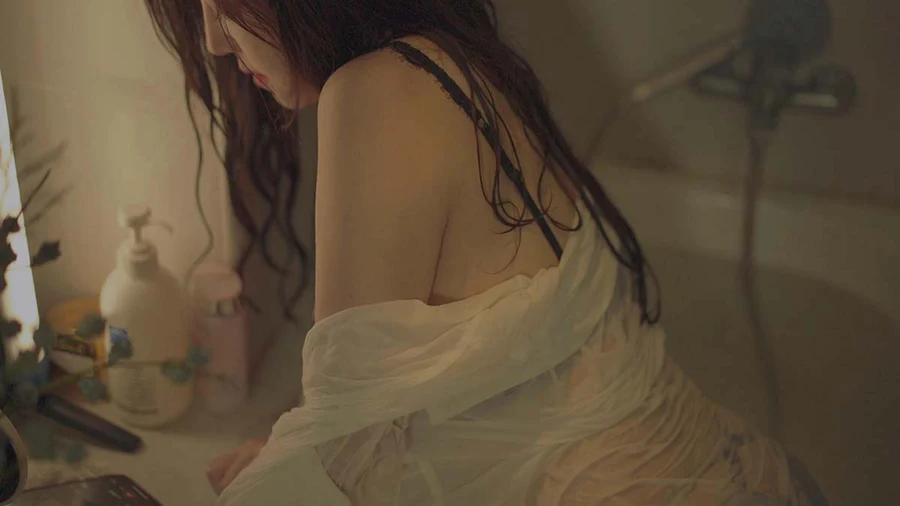 樱晚gigi – 浴缸戏水 JPJX极品精选-第1张
