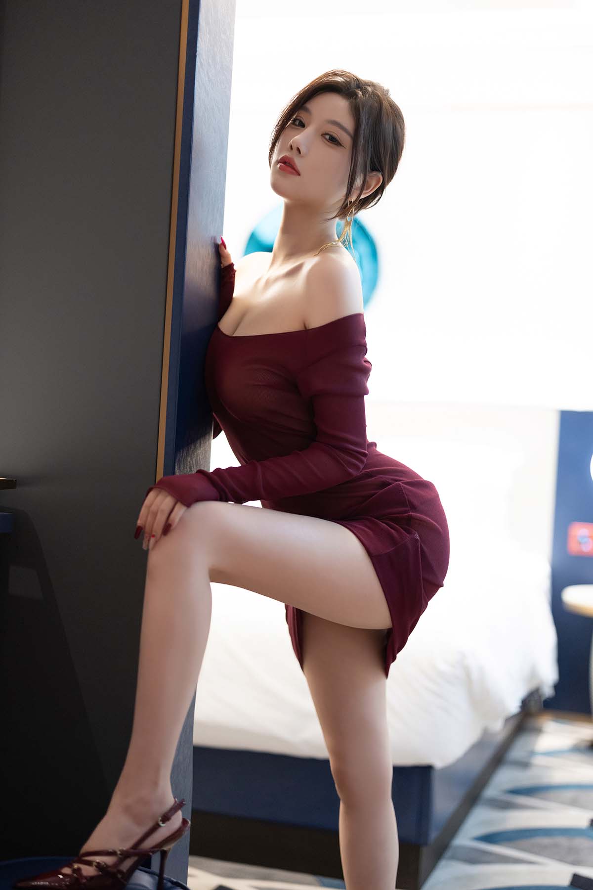 杨晨晨Yome – 紫色连衣短裙 JPJX极品精选-第1张