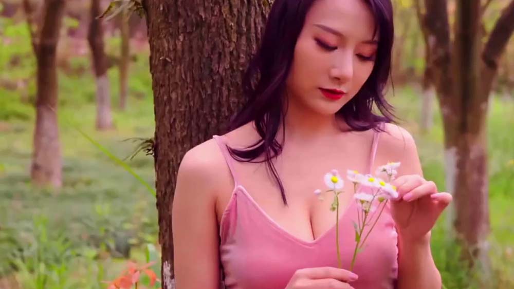 [YouMi尤蜜]视频 2020.06.30 NO.670 林间の曦光 何嘉颖 YouMei尤美视频-第2张