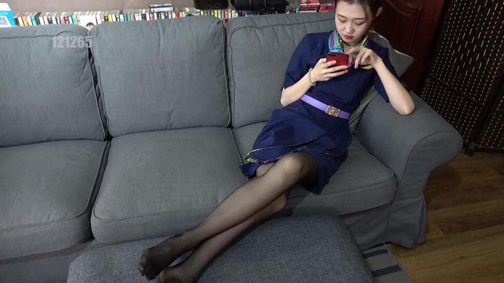 [K&M丝足视频]NO.0142 深蓝制服黑丝足秀 KM丝足视频-第1张