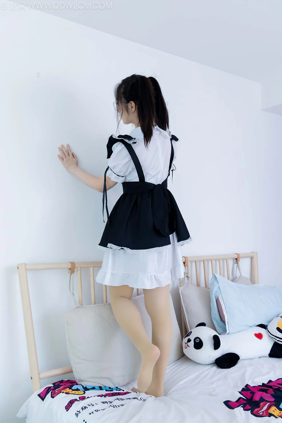 物恋传媒 NO.2239 小新-低跟鞋、白棉袜、厚肉丝、女仆装 WLCM物恋传媒-第1张