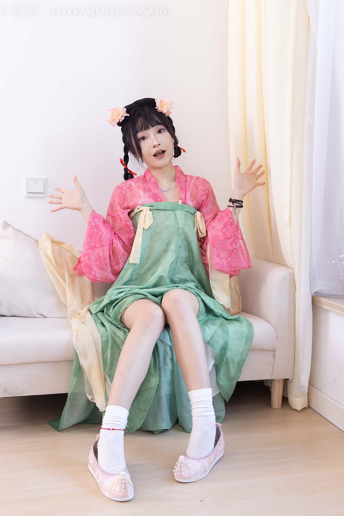 物恋传媒 NO.2297 嘟嘟-布鞋、白棉袜、古装、半脱袜子剧情 WLCM物恋传媒-第2张