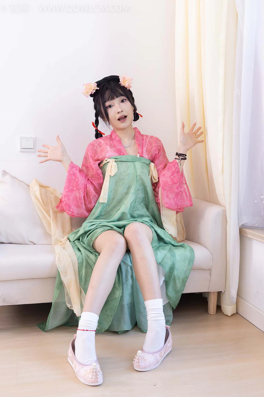 物恋传媒 NO.2297 嘟嘟-布鞋、白棉袜、古装、半脱袜子剧情 WLCM物恋传媒-第2张