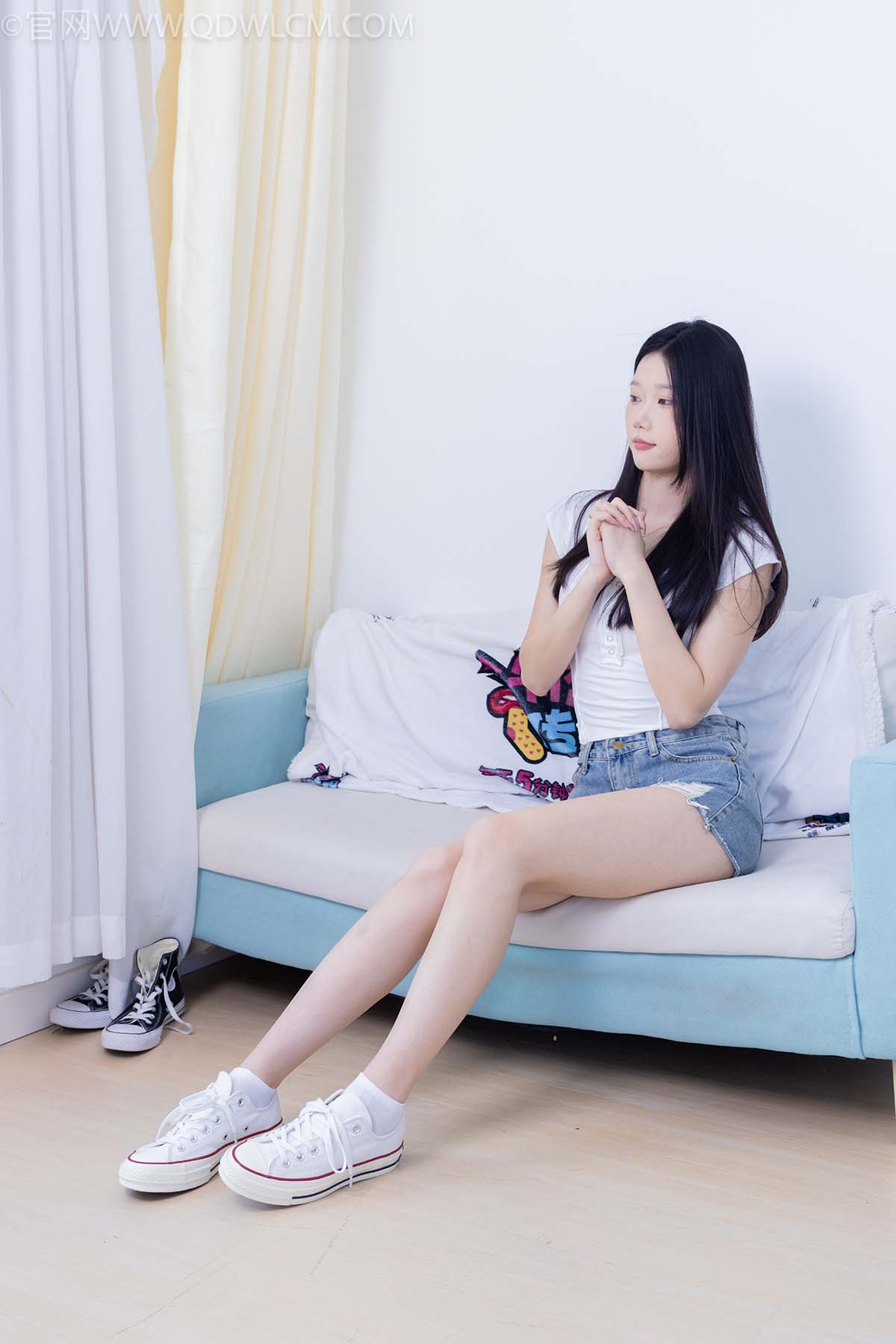 物恋传媒 NO.2279 小竹-帆布鞋、白短棉袜 WLCM物恋传媒-第1张