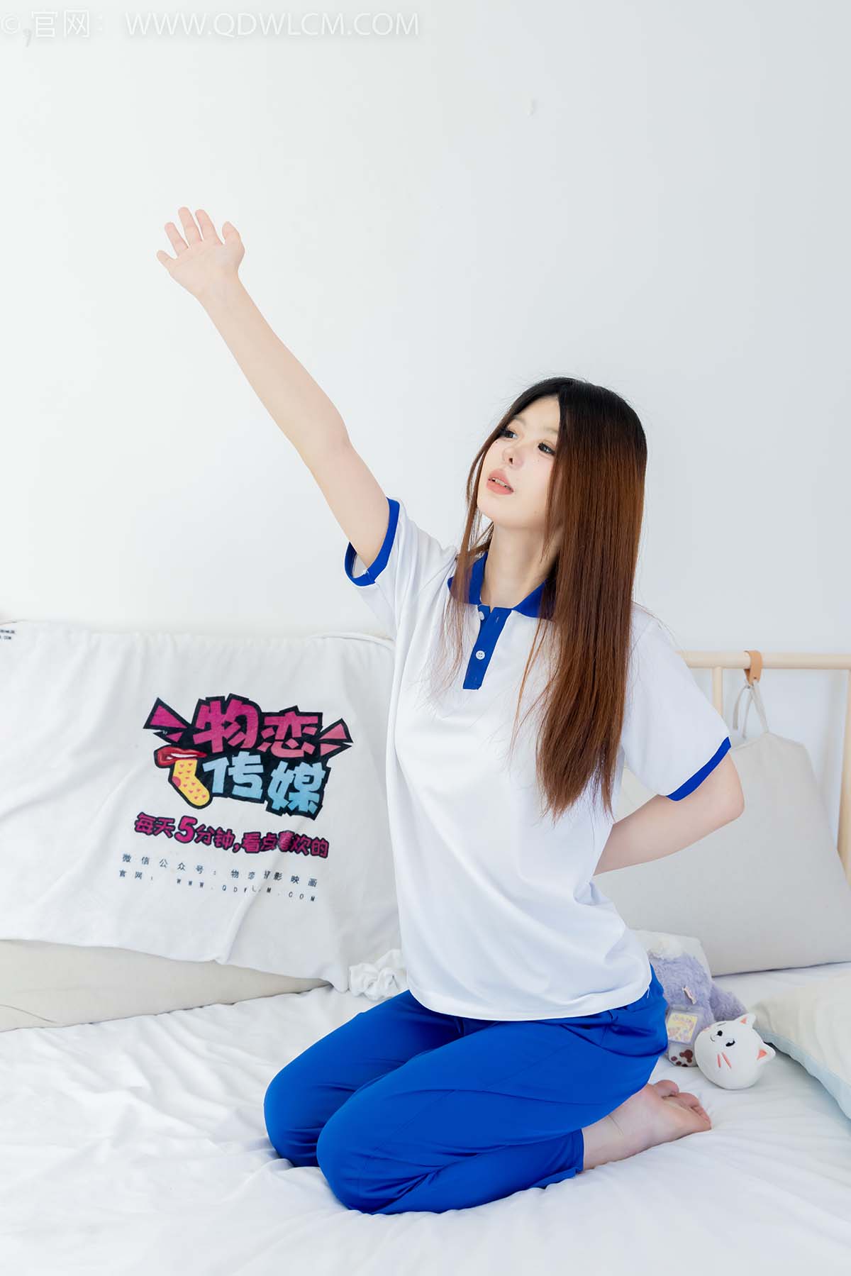 物恋传媒 NO.2301 曲奇-板鞋、白短棉袜、裸足、校服 WLCM物恋传媒-第2张