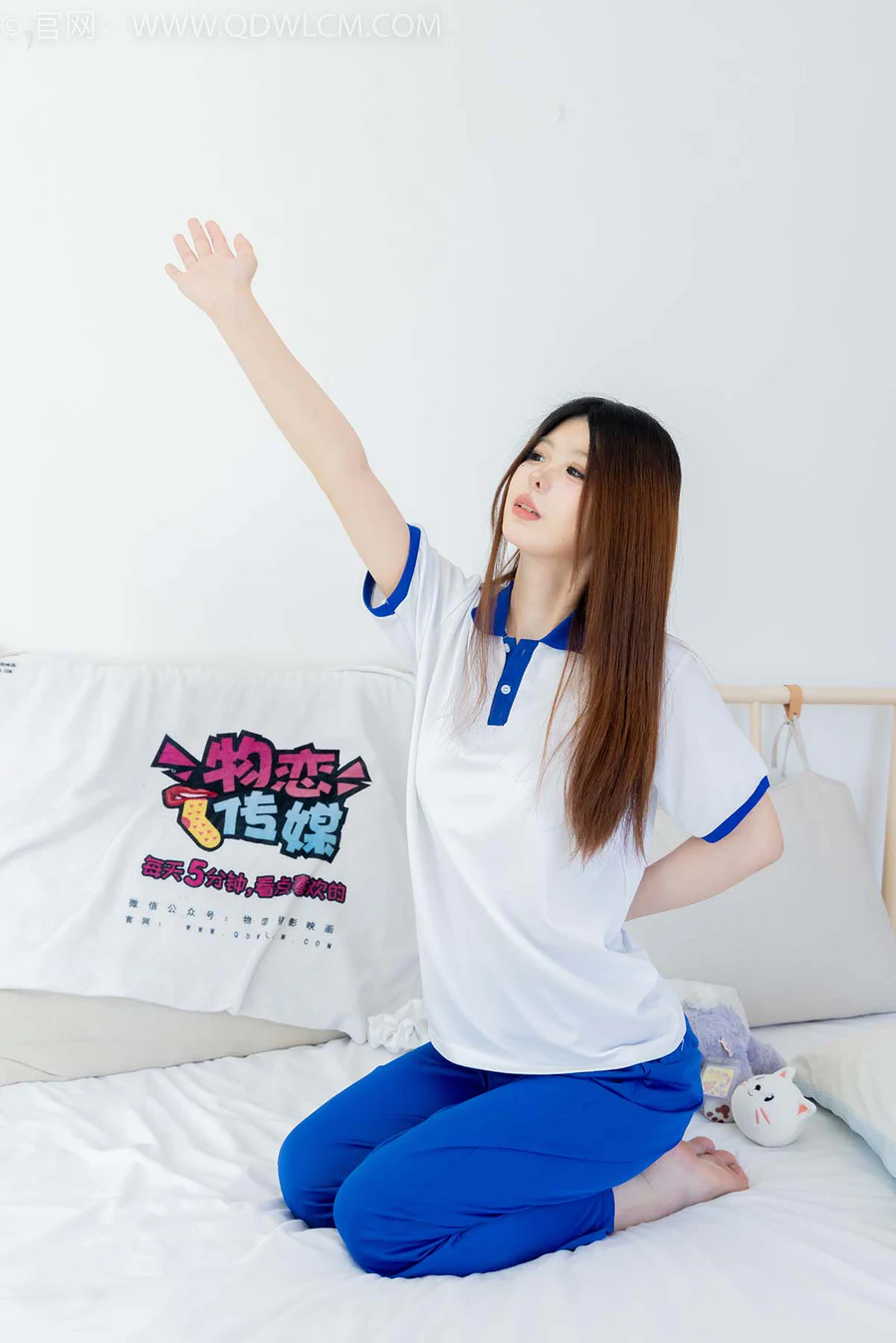物恋传媒 NO.2301 曲奇-板鞋、白短棉袜、裸足、校服 WLCM物恋传媒-第2张