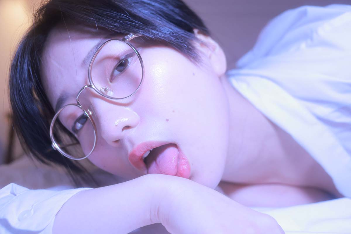Sehee – Glasses Shirt RHJX日韩精选-第1张