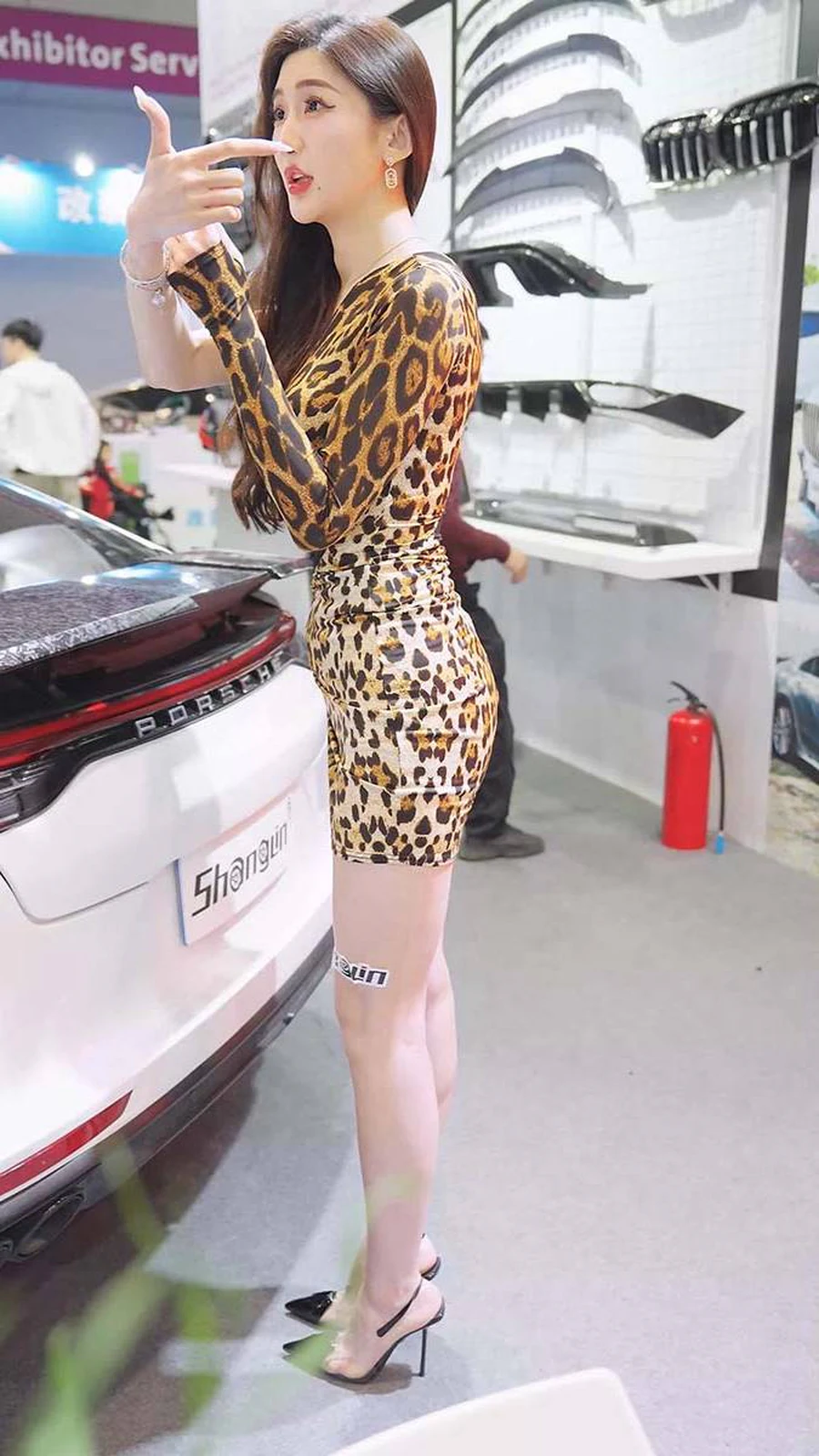 2024 深圳改装车展 Auto Salon 车模抖音网红随拍 103 街拍-第1张
